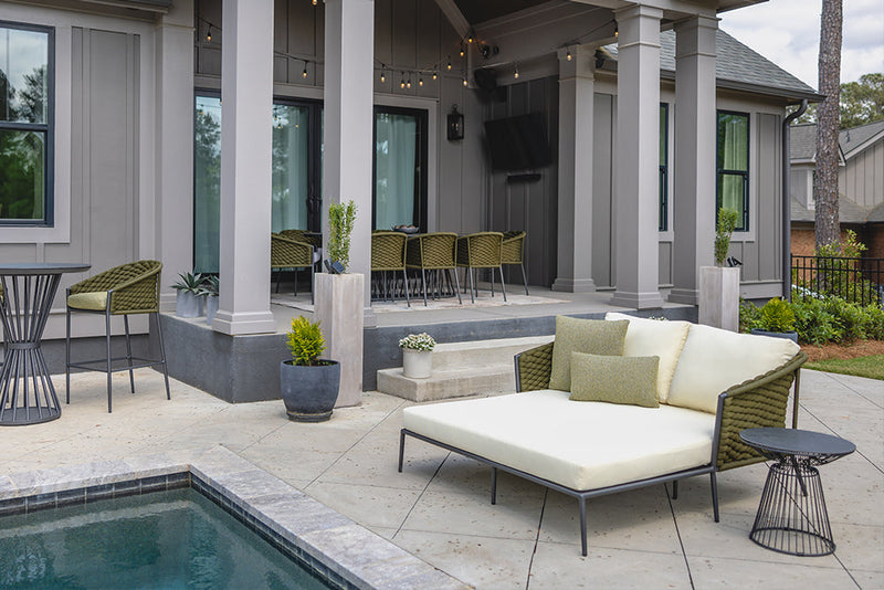 Lloyd Flanders Escape Daybed