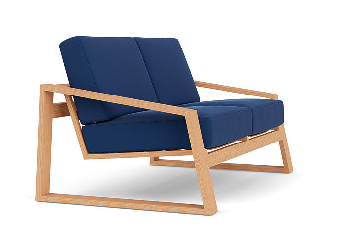 Lloyd Flanders Pursuit Loveseat