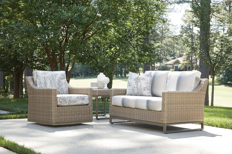 Lloyd Flanders Milan Loveseat