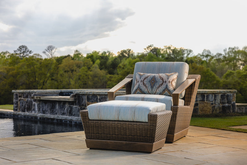 Lloyd Flanders Charisma Swivel Lounge Chair