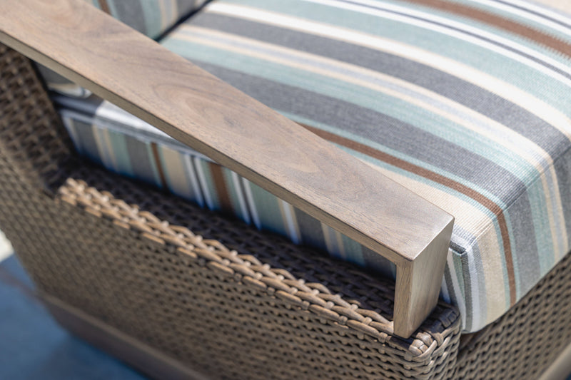 Lloyd Flanders Charisma Swivel Lounge Chair